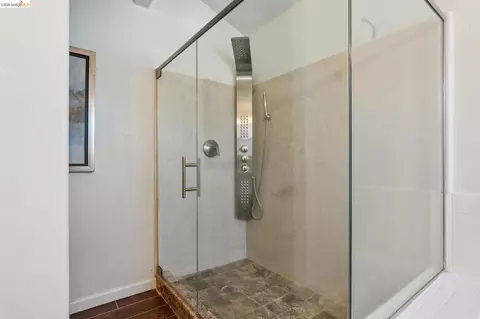 Bath - 154 Camino Del Sol, Vallejo, CA 94591 photo 2 of 5
