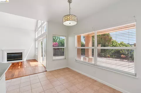 Living - 154 Camino Del Sol, Vallejo, CA 94591 photo 8 of 17
