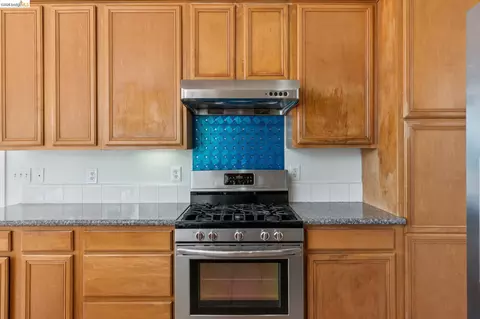 Kitchen - 154 Camino Del Sol, Vallejo, CA 94591 photo 3 of 4