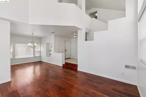 Living - 154 Camino Del Sol, Vallejo, CA 94591 photo 4 of 17