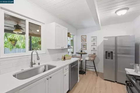 Kitchen - 2082 Overhill Rd, Concord, CA 94520 photo 4 of 5