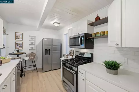 Kitchen - 2082 Overhill Rd, Concord, CA 94520 photo 3 of 5