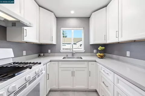 Kitchen - 3021 Georgia St, Vallejo, CA 94591 photo 3 of 5