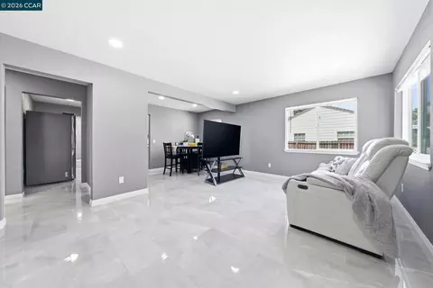 Living - 3021 Georgia St, Vallejo, CA 94591 photo 2 of 3