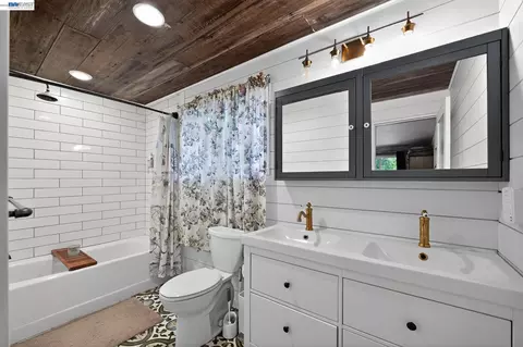 Bath - 2989 Singalong Way, Sunol, CA 94586 photo 1 of 2