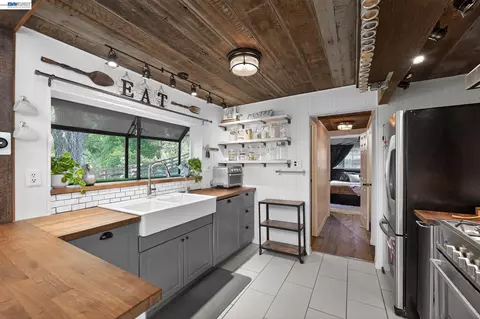 Kitchen - 2989 Singalong Way, Sunol, CA 94586 photo 4 of 6