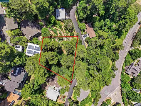 6716 Gunn Dr, Oakland, CA 94611