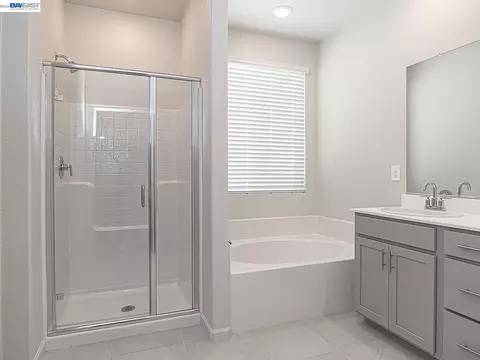 Bath - 609 Channel Cir, Oakley, CA 94561 photo 2 of 2