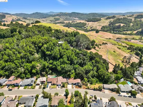 View/Area - 2826 Wright Ave, Pinole, CA 94564 photo 5 of 11