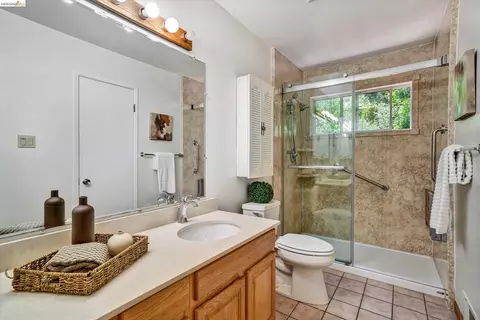 Bath - 2826 Wright Ave, Pinole, CA 94564 photo 3 of 4