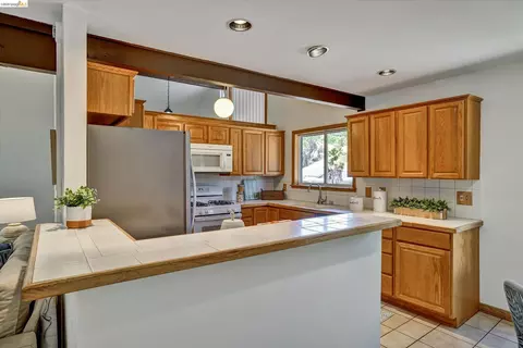 Kitchen - 2826 Wright Ave, Pinole, CA 94564 photo 1 of 5