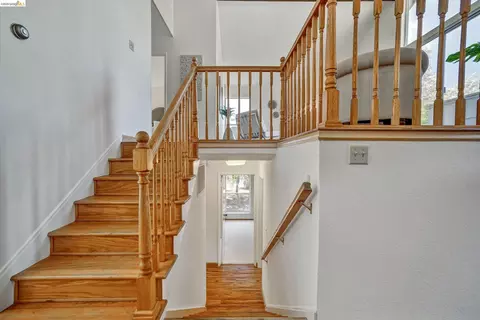 Entry Way - 2826 Wright Ave, Pinole, CA 94564 photo 2 of 4