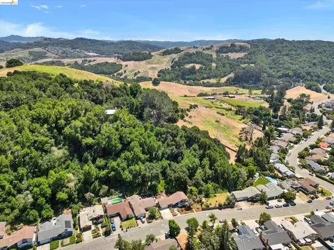 View/Area - 2826 Wright Ave, Pinole, CA 94564 photo 4 of 11