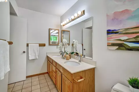 Bath - 2826 Wright Ave, Pinole, CA 94564 photo 2 of 4