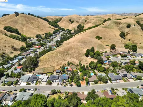 View/Area - 2826 Wright Ave, Pinole, CA 94564 photo 10 of 11