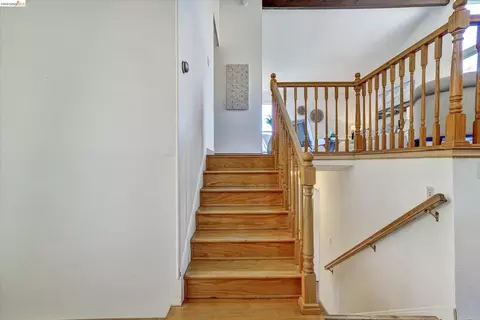 Entry Way - 2826 Wright Ave, Pinole, CA 94564 photo 3 of 4