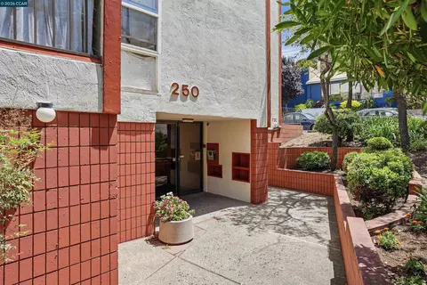 250 Whitmore St #106, Oakland, CA 94611