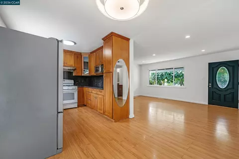 Living - 1446 Sunshine Dr, Concord, CA 94520 photo 8 of 8
