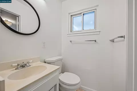 Bath - 1446 Sunshine Dr, Concord, CA 94520 photo 2 of 4