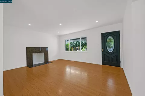 Living - 1446 Sunshine Dr, Concord, CA 94520 photo 6 of 8