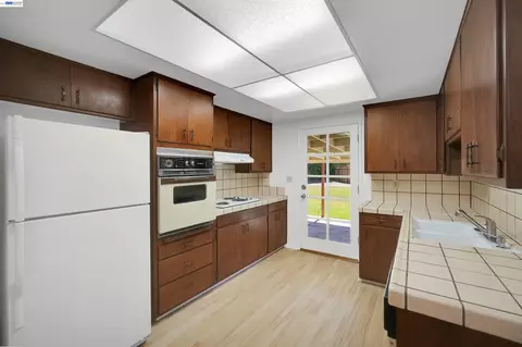 Kitchen - 5246 Abbey Ct, Newark, CA 94560 photo 2 of 4
