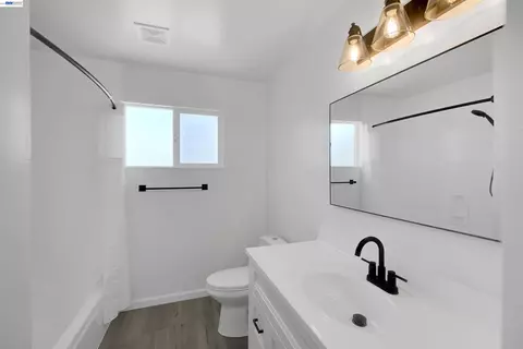 Bath - 5246 Abbey Ct, Newark, CA 94560 photo 1 of 3