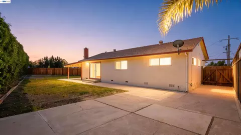 Exterior - 5246 Abbey Ct, Newark, CA 94560 photo 2 of 15