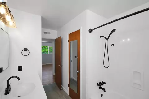 Bath - 5246 Abbey Ct, Newark, CA 94560 photo 2 of 3