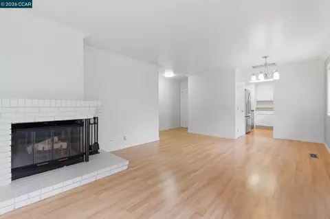 Living - 641 Chadwick Ln, Bay Point, CA 94565 photo 6 of 8