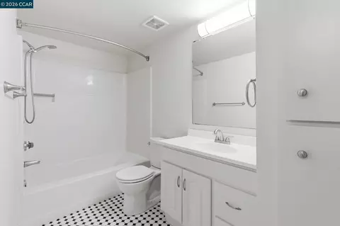 Bath - 641 Chadwick Ln, Bay Point, CA 94565 photo 1 of 3