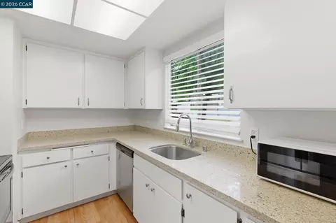 Kitchen - 641 Chadwick Ln, Bay Point, CA 94565 photo 2 of 4