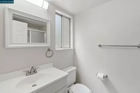 Bath - 641 Chadwick Ln, Bay Point, CA 94565 photo 2 of 3