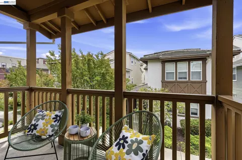 Exterior - 416 Dewitt Ln, Alameda, CA 94501 photo 4 of 5