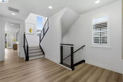 Entry Way - 416 Dewitt Ln, Alameda, CA 94501 photo 2 of 3