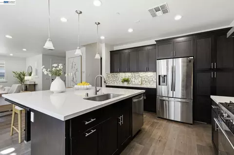 Kitchen - 416 Dewitt Ln, Alameda, CA 94501 photo 2 of 2