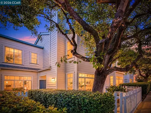 619 Commodore Dr, Richmond, CA 94804 photo 1