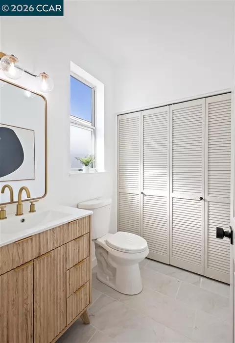Bath - 619 Commodore Dr, Richmond, CA 94804 photo 3 of 6