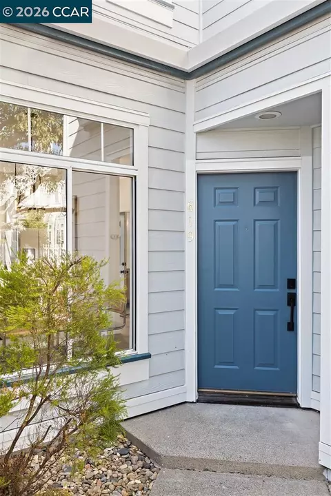 Entry Way - 619 Commodore Dr, Richmond, CA 94804 photo 2 of 3