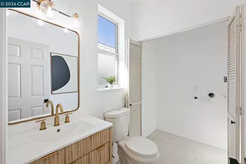 Bath - 619 Commodore Dr, Richmond, CA 94804 photo 2 of 6