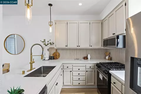 Kitchen - 619 Commodore Dr, Richmond, CA 94804 photo 1 of 2