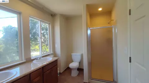 Bath - 917 1st St, Rodeo, CA 94572 photo 2 of 4
