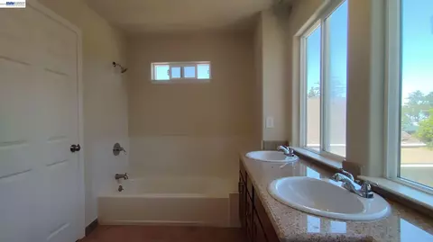 Bath - 917 1st St, Rodeo, CA 94572 photo 2 of 4