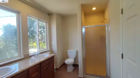 Bath - 917 1st St, Rodeo, CA 94572 photo 3 of 4