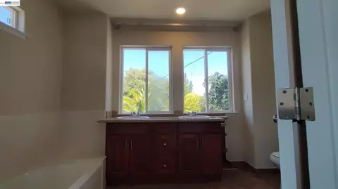Bath - 917 1st St, Rodeo, CA 94572 photo 3 of 4