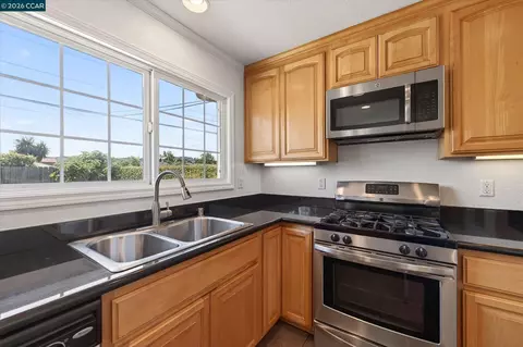 Kitchen - 8271 Cavalier Ln, Dublin, CA 94568 photo 6 of 8