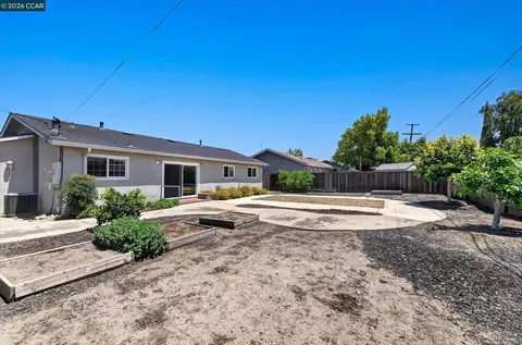 Exterior - 8271 Cavalier Ln, Dublin, CA 94568 photo 4 of 6