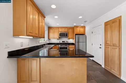 Kitchen - 8271 Cavalier Ln, Dublin, CA 94568 photo 3 of 8