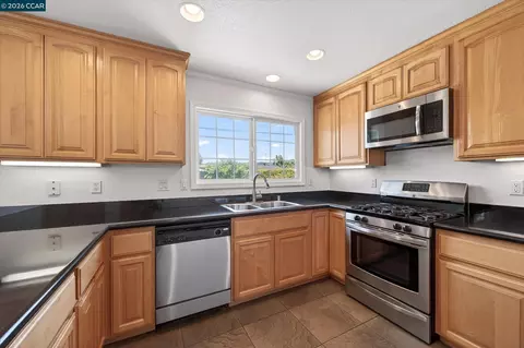 Kitchen - 8271 Cavalier Ln, Dublin, CA 94568 photo 5 of 8