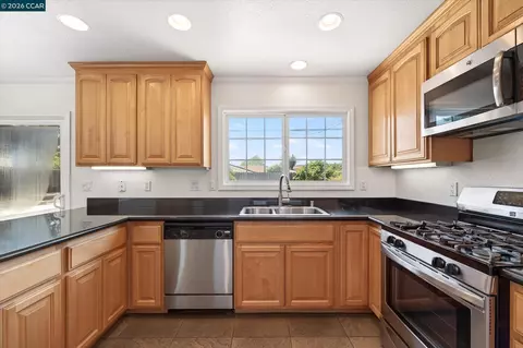 Kitchen - 8271 Cavalier Ln, Dublin, CA 94568 photo 4 of 8