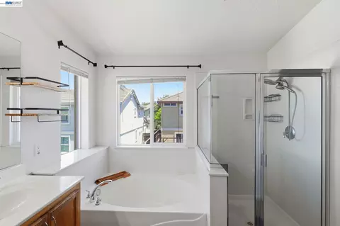 Bath - 1205 Nellis Ct, Pittsburg, CA 94565 photo 4 of 5